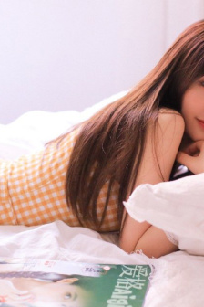 年轻的女教师在线